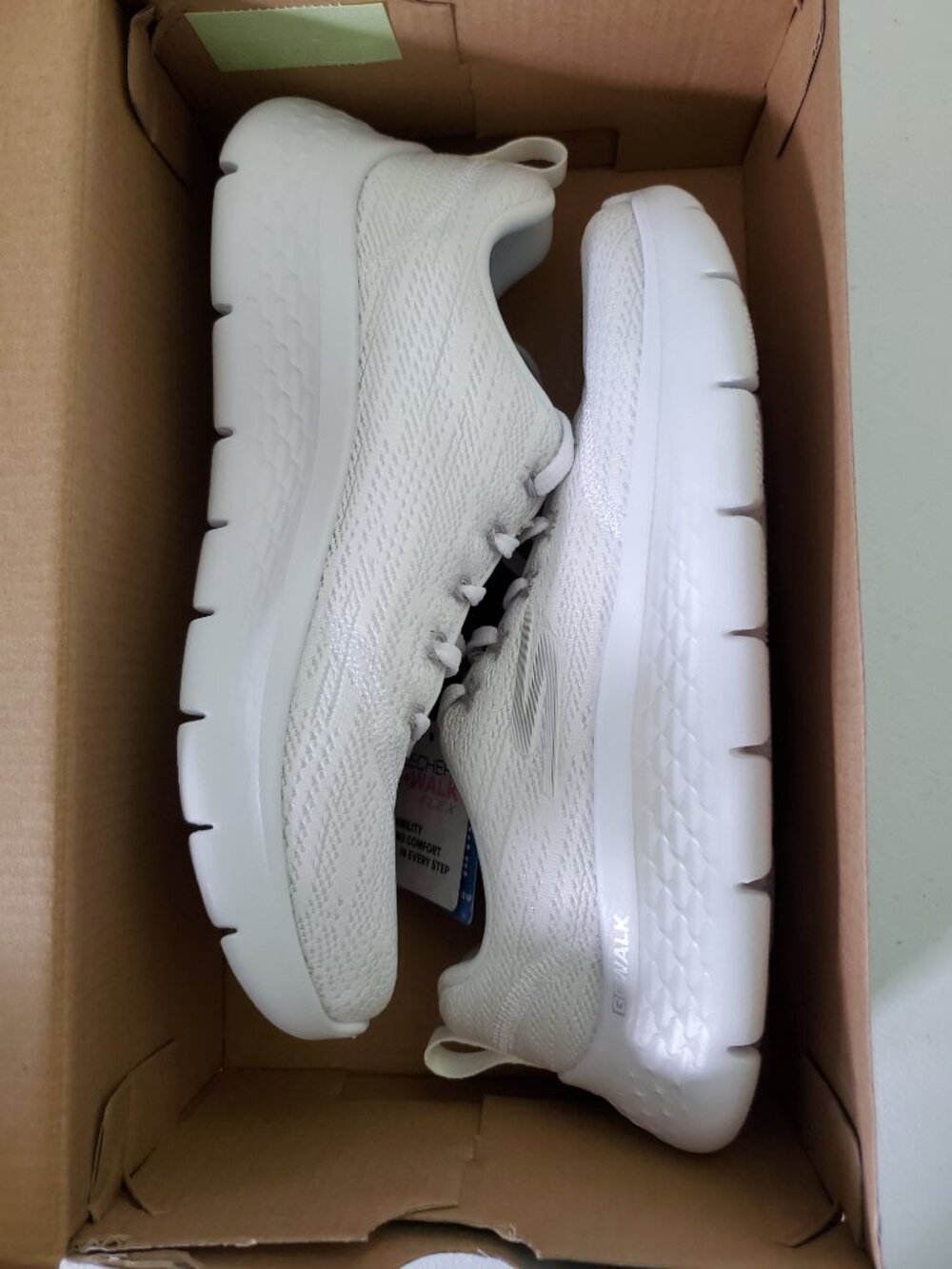 GoWalk Sneakers